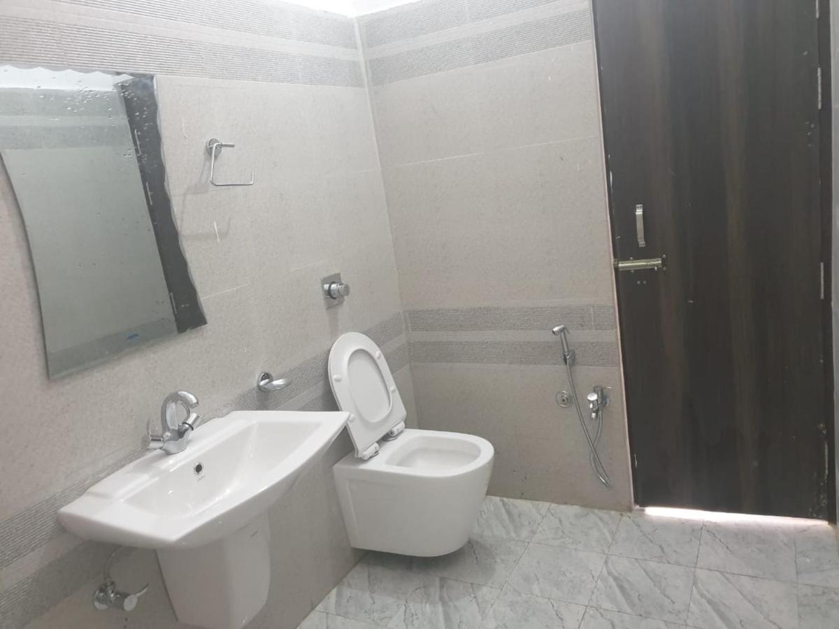 Jp International Naimisharanya Hotel Екстериор снимка