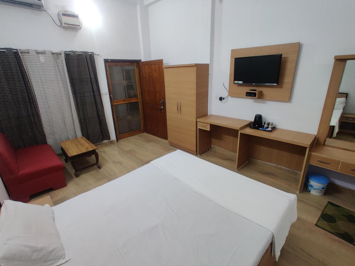Jp International Naimisharanya Hotel Екстериор снимка
