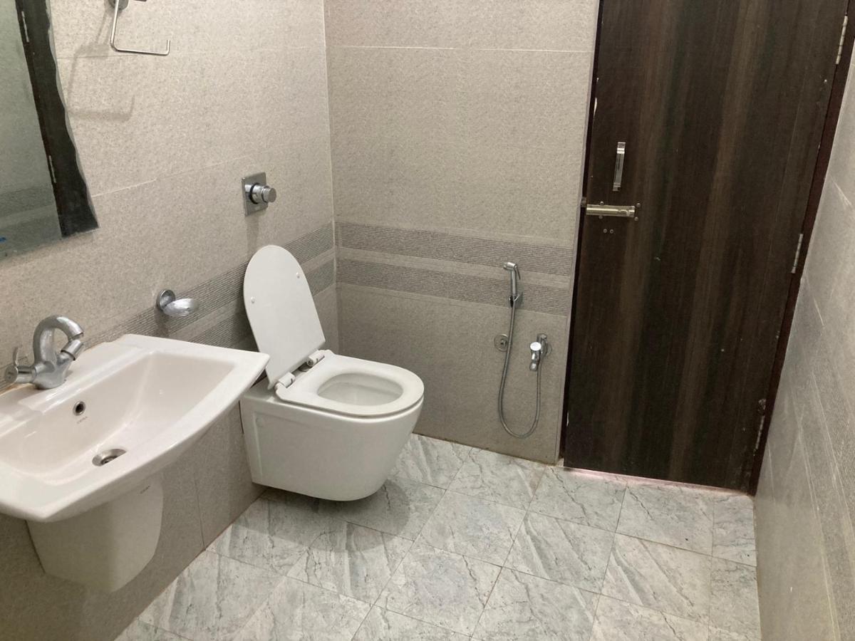 Jp International Naimisharanya Hotel Екстериор снимка