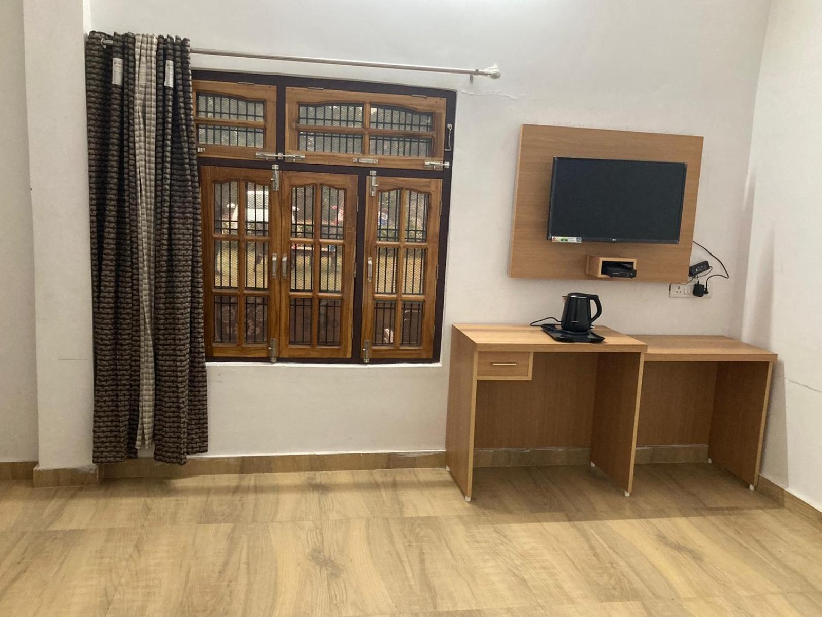 Jp International Naimisharanya Hotel Екстериор снимка