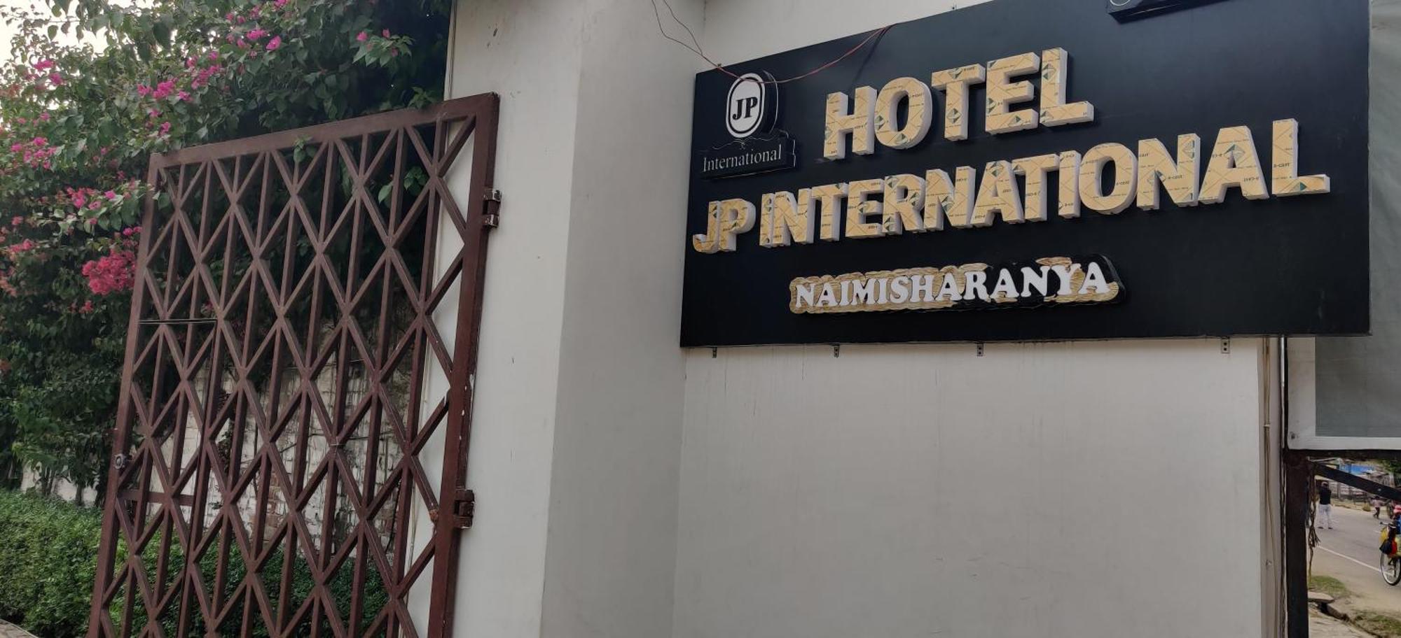 Jp International Naimisharanya Hotel Екстериор снимка