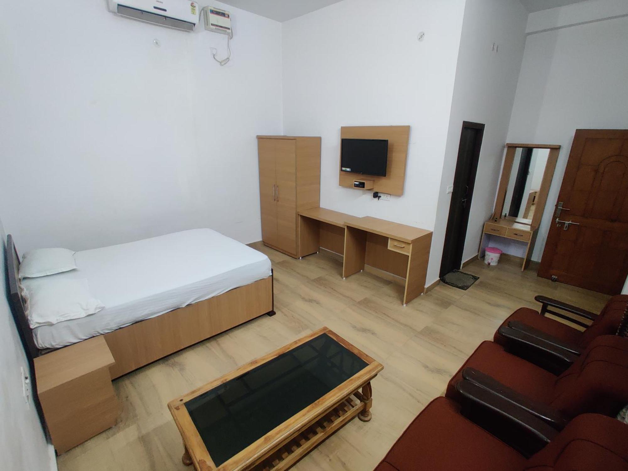 Jp International Naimisharanya Hotel Стая снимка