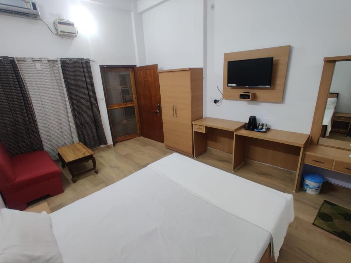 Jp International Naimisharanya Hotel Стая снимка